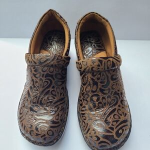 BOC Women's Clogs, Comfort,   Casual, Brown Leather Paisley Slip On Size  7.5